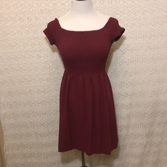 Comfortable maroon dress! - Picture 2 of 2